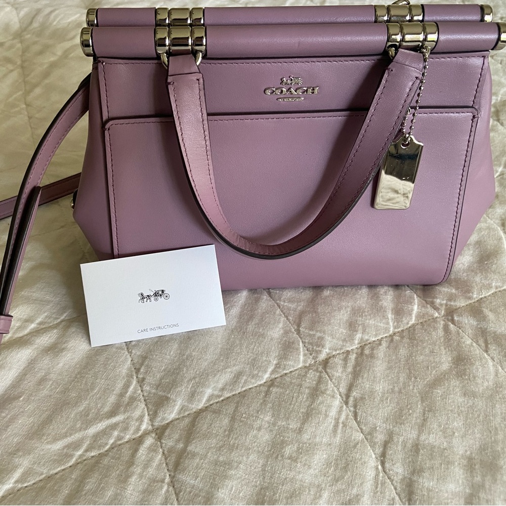 Immaculate mauve coach purse